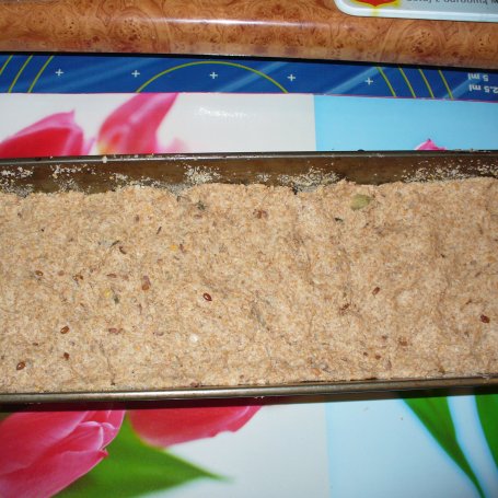 Krok 8 - Chleb z mąki pszennej razowej z dodatkiem ziaren na zakwasie foto