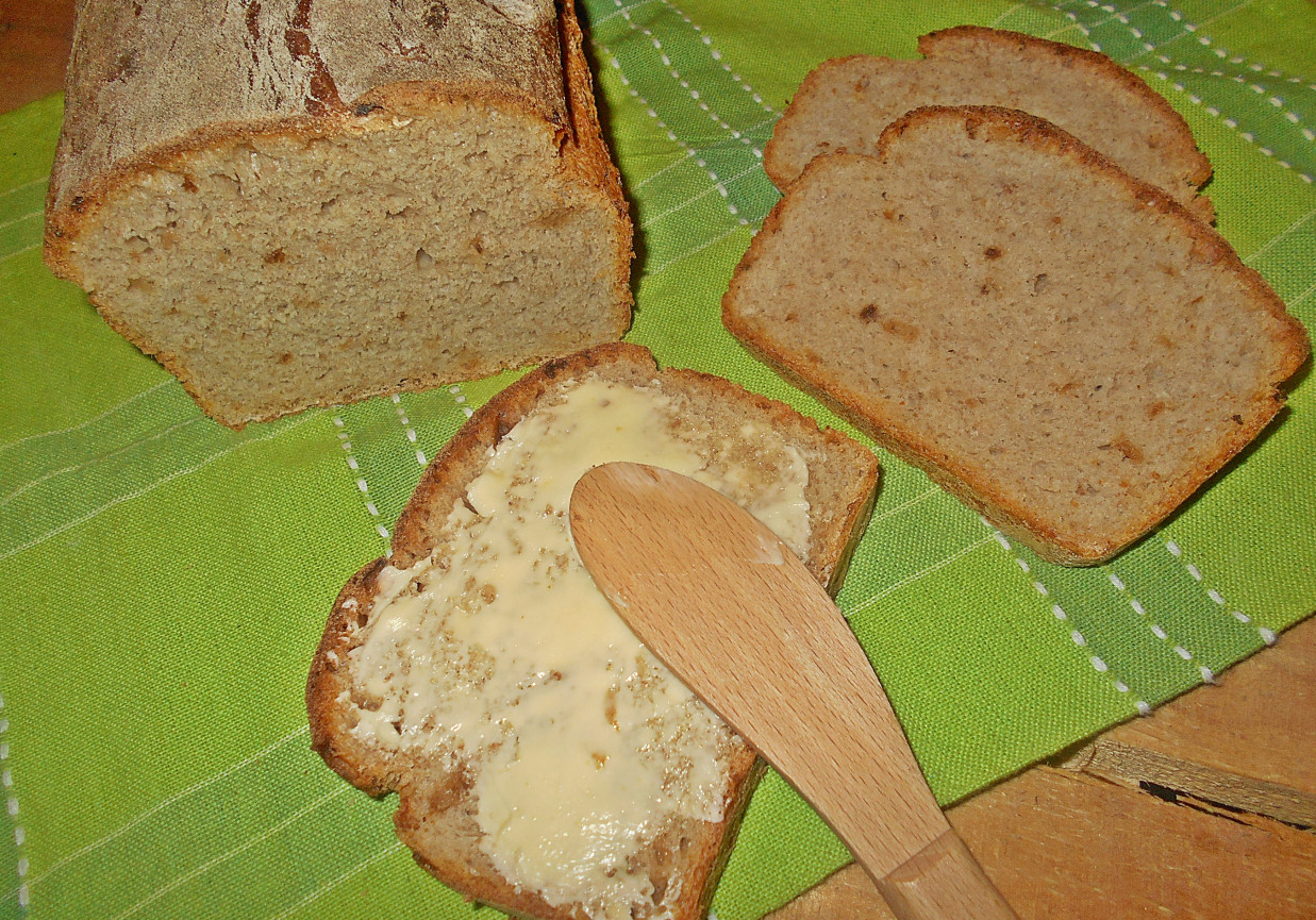 Chleb z mielonym lnem i cebulą foto