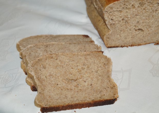 Fotografia przedstawiająca Chleb z mlekiem i twarożkiem