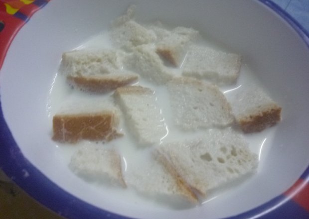 Fotografia przedstawiająca Chleb z mlekiem