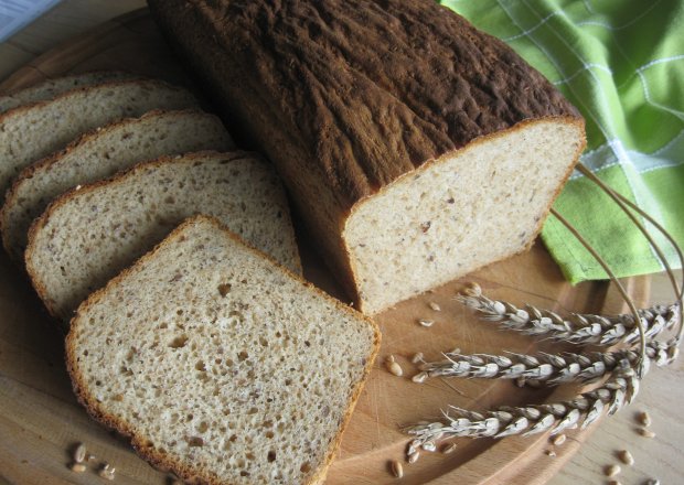 Fotografia przedstawiająca Chleb z muesli na miodzie