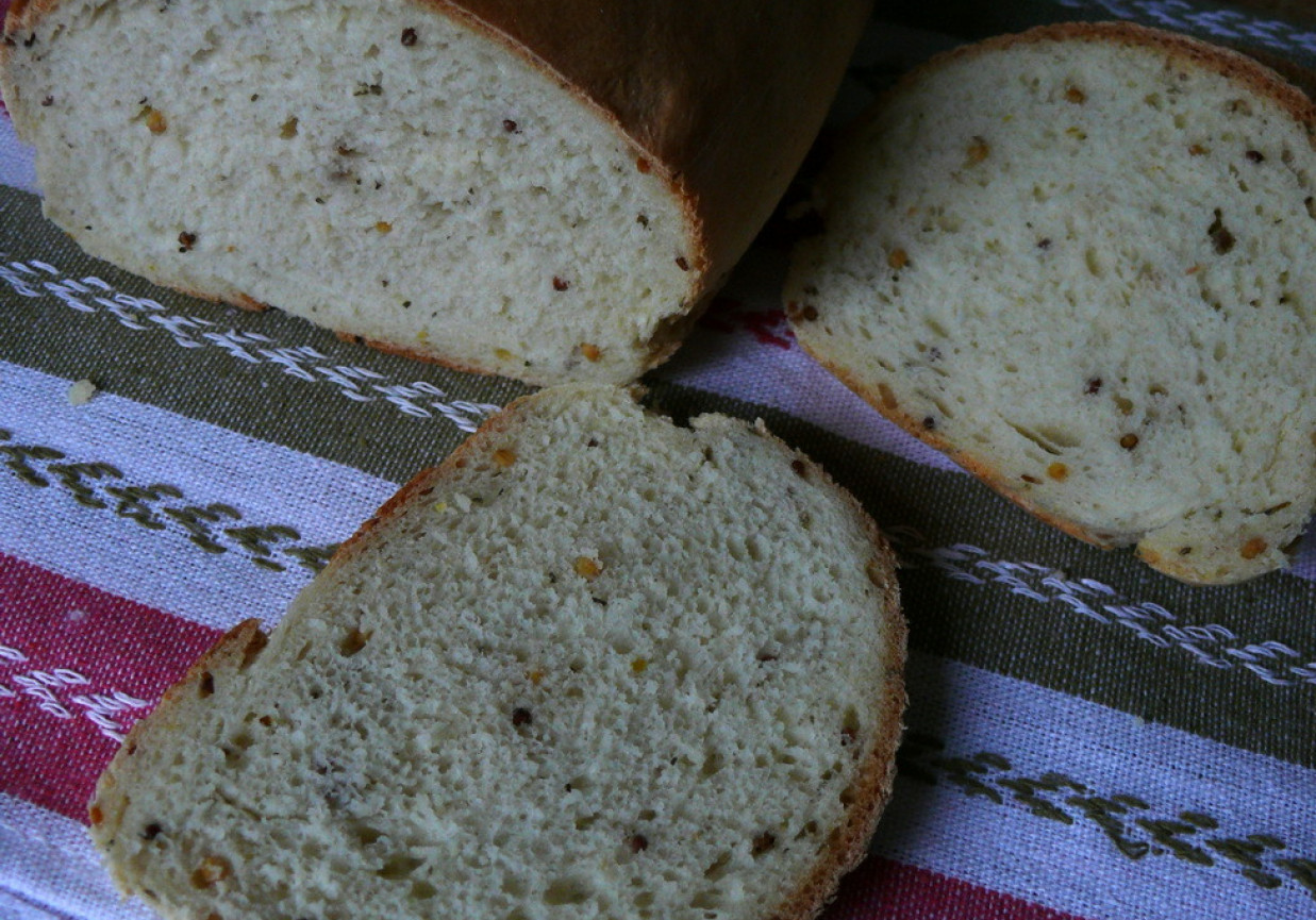 Chleb z musztardą i estragonem foto
