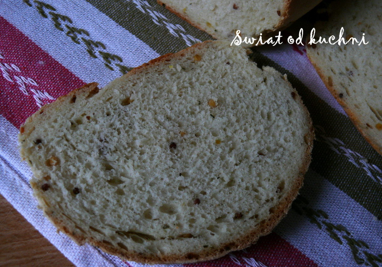 Chleb z musztardą i estragonem foto