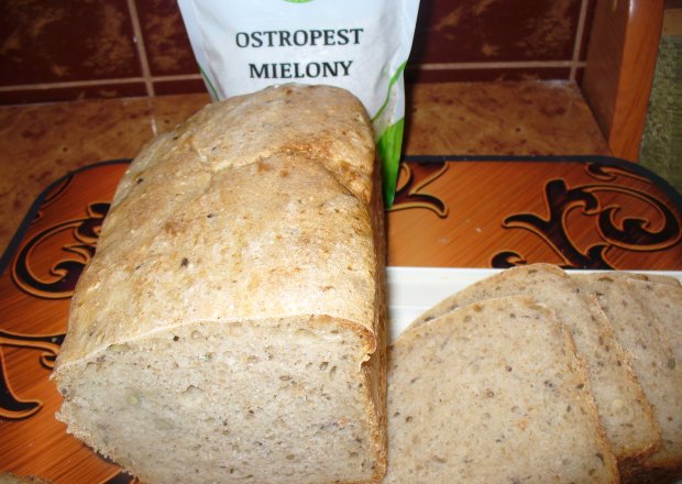 Fotografia przedstawiająca Chleb z ostropestem mielonym