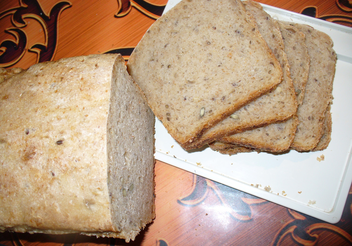 Chleb z ostropestem mielonym foto