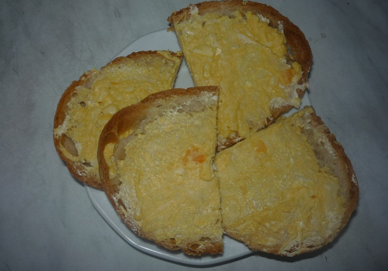 Chleb z pastą z sera foto