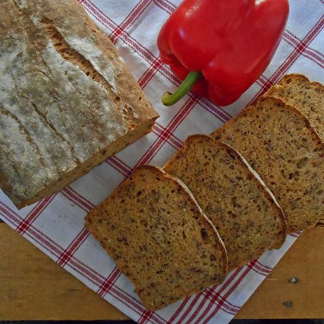 Krok 7 - Chleb z pieczoną papryką i siemieniem lnianym foto