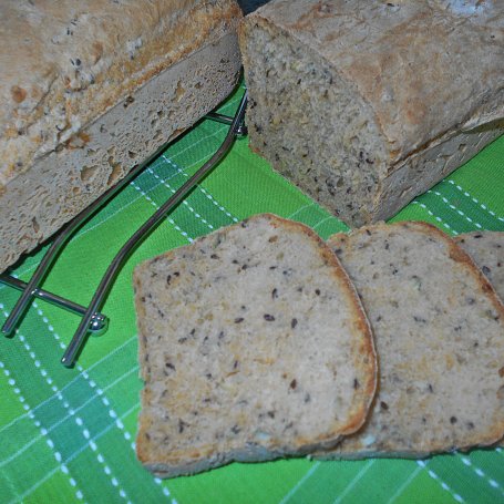 Krok 8 - Chleb z pieczoną papryką i ziarnami foto