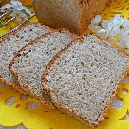 Krok 7 - Chleb z płatkami, ostropestem i smażoną cebulą foto