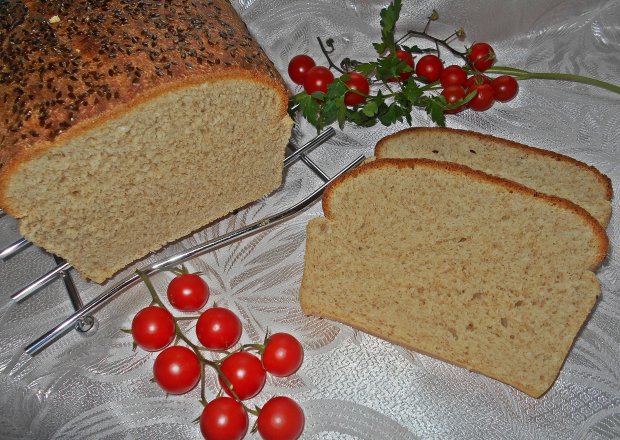 Fotografia przedstawiająca Chleb z siemieniem lnianym i mielonym lnem