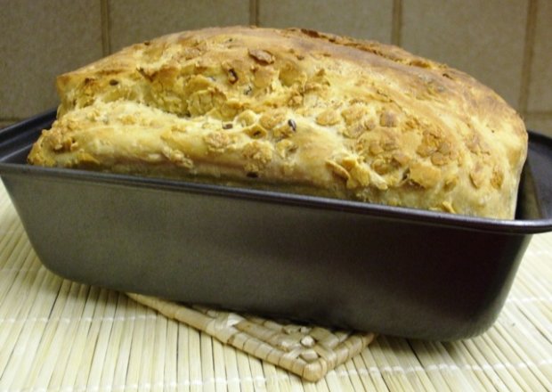 Fotografia przedstawiająca Chleb z siemieniem lnianym - prosty