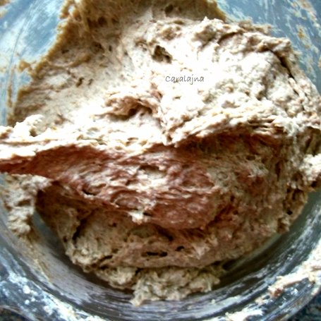 Krok 4 - chleb z trzech mąk z kolendrą, rozmarynem i siemieniem lnianym foto