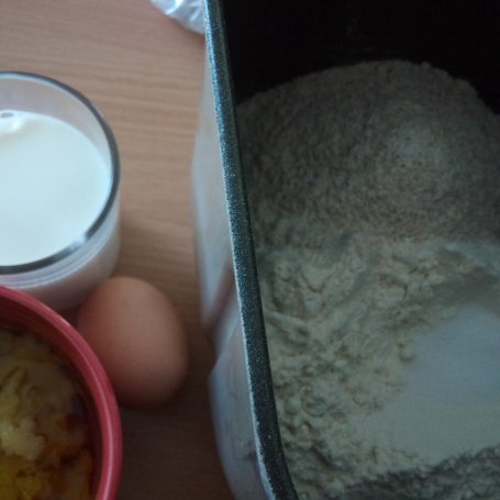 Krok 2 - Chleb z ziemniakami i jajkiem, na zakwasie foto