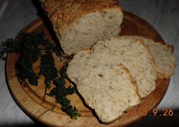Fotografia przedstawiająca Chleb z ziołami i otrębami