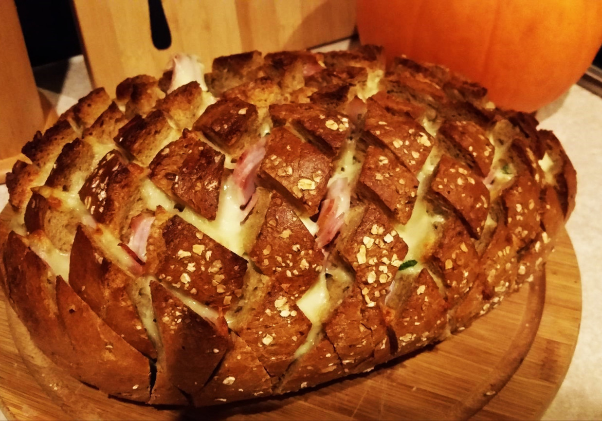 Chleb zapiekany z mozarellą foto