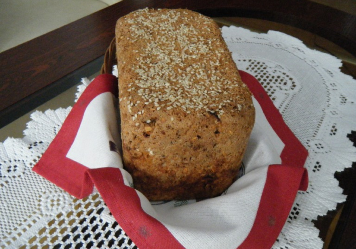 \"Chleb ze śliwkami i orzechami\"  z wypiekacza do chleba foto