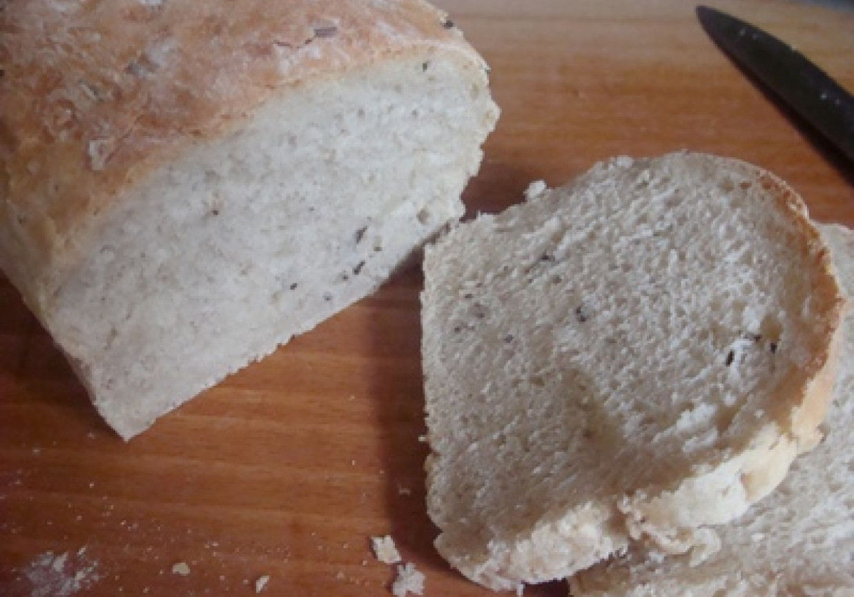 Chleb ziemniaczany z kminkiem foto