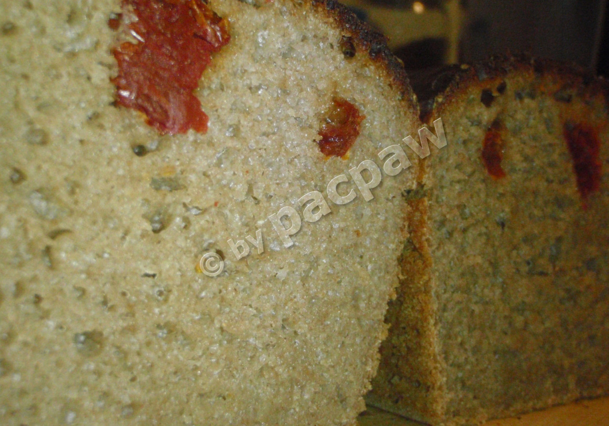 Chleb żytni 100% na zakwasie, z suszonymi pomidorami foto