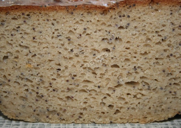 Fotografia przedstawiająca Chleb żytni 100% z makiem