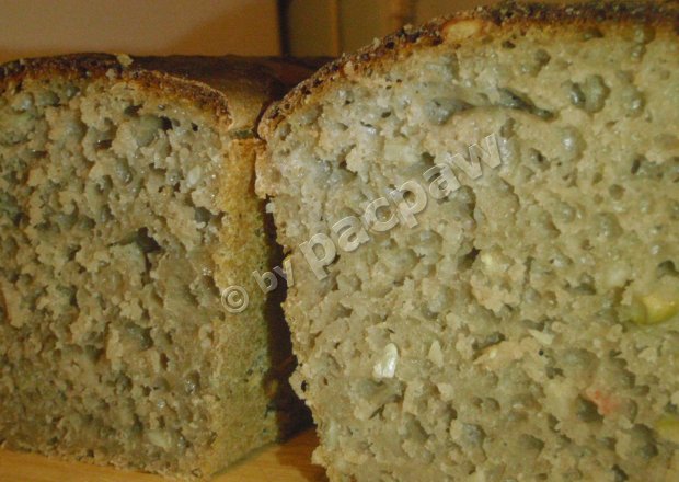Fotografia przedstawiająca Chleb żytni z oliwkami
