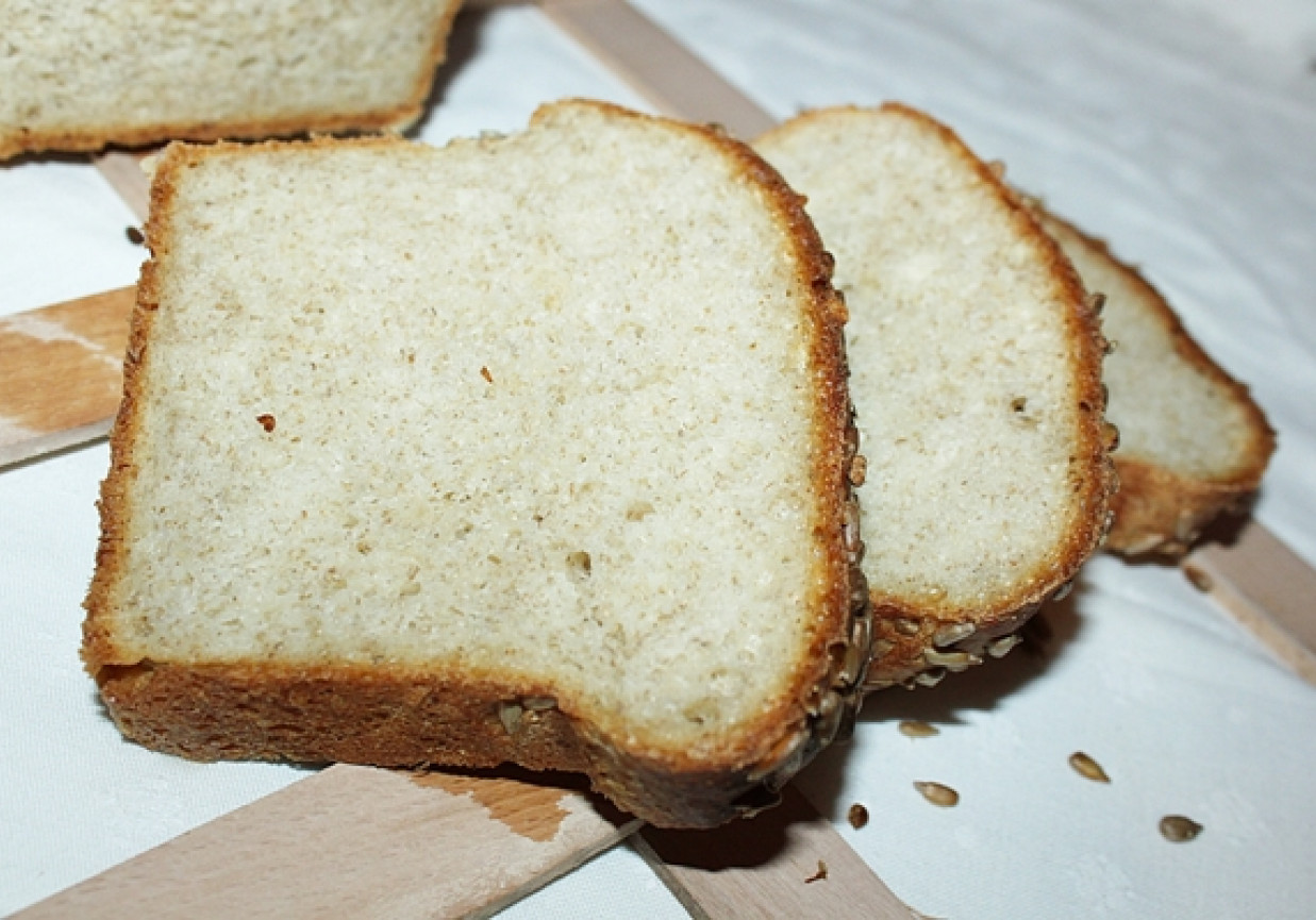 Chleb żytni ze słonecznikiem na zakwasie foto