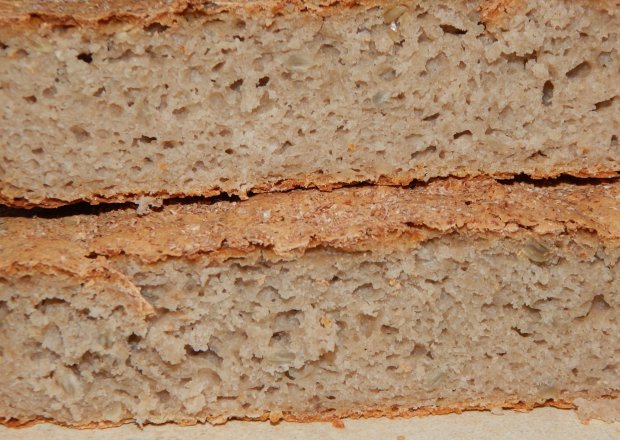 Fotografia przedstawiająca Chleb żytnio-gryczany na zakwasie i drożdżach