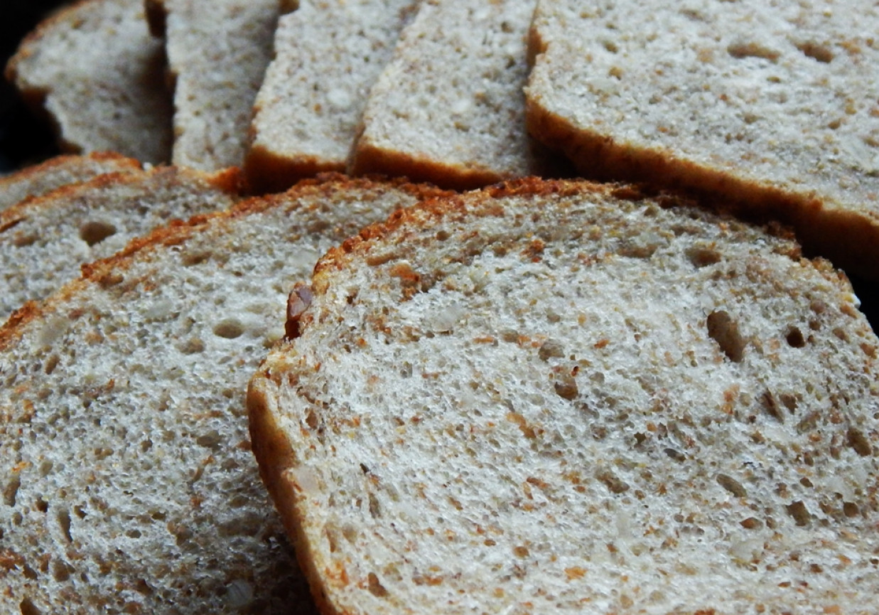 Chleb żytnio-pszenny z ziemniakami - na zakwasie foto
