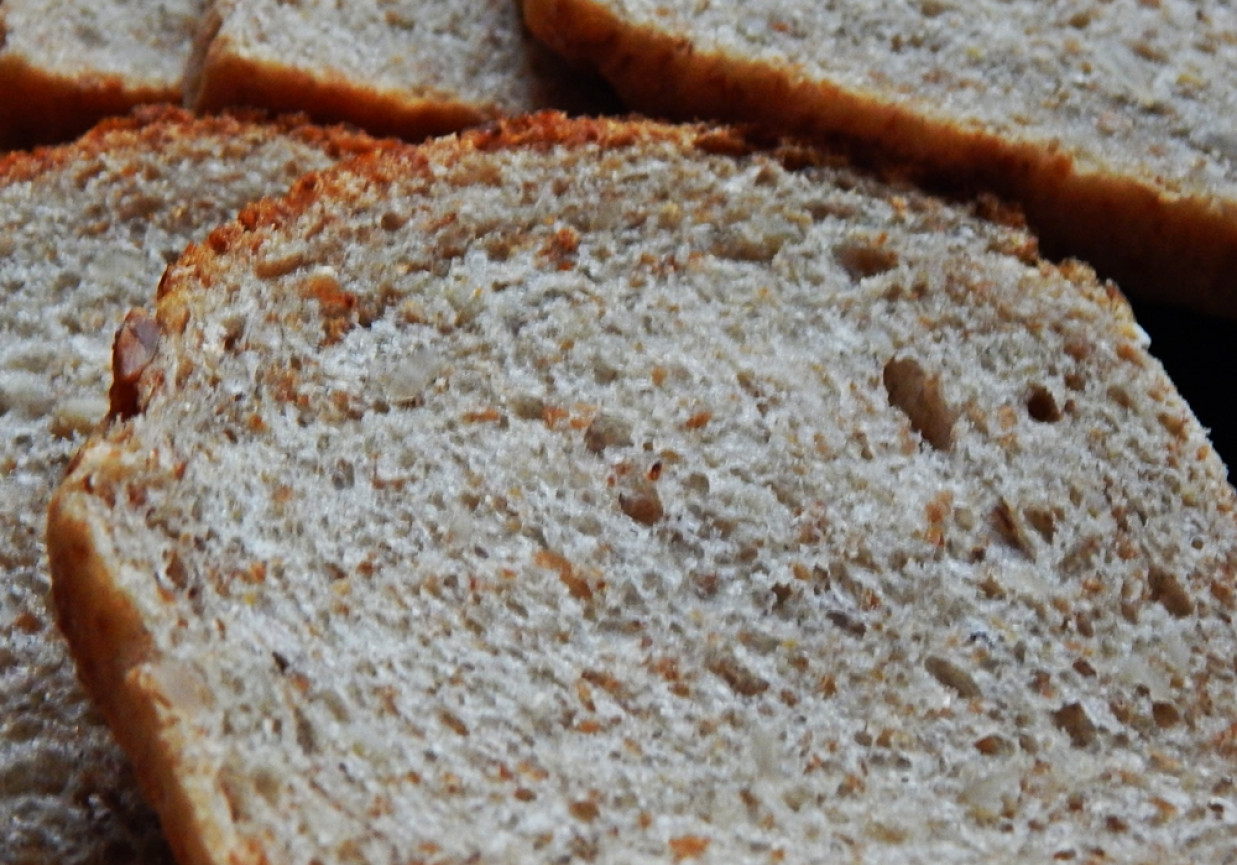 Chleb żytnio-pszenny z ziemniakami - na zakwasie foto