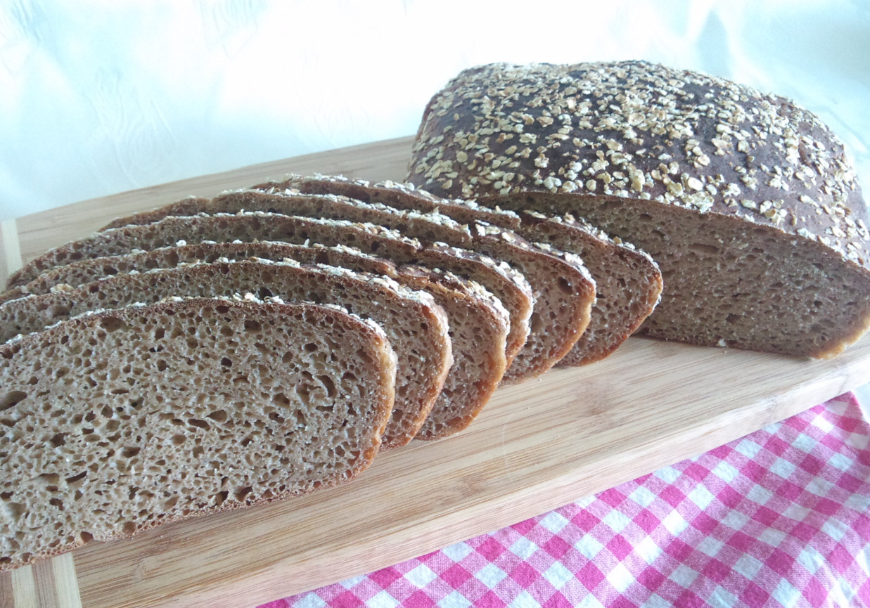 Chleb żytnio-pszenny z płatkami owsianymi (na zakwasie) foto