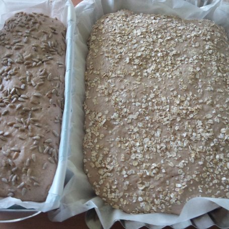 Krok 4 - Chleb żytnio-pszenny z płatkami owsianymi (na zakwasie) foto