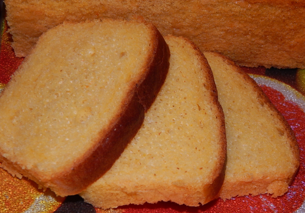 Chlebek drożdżowy z sokiem marchewkowym - na słodko foto