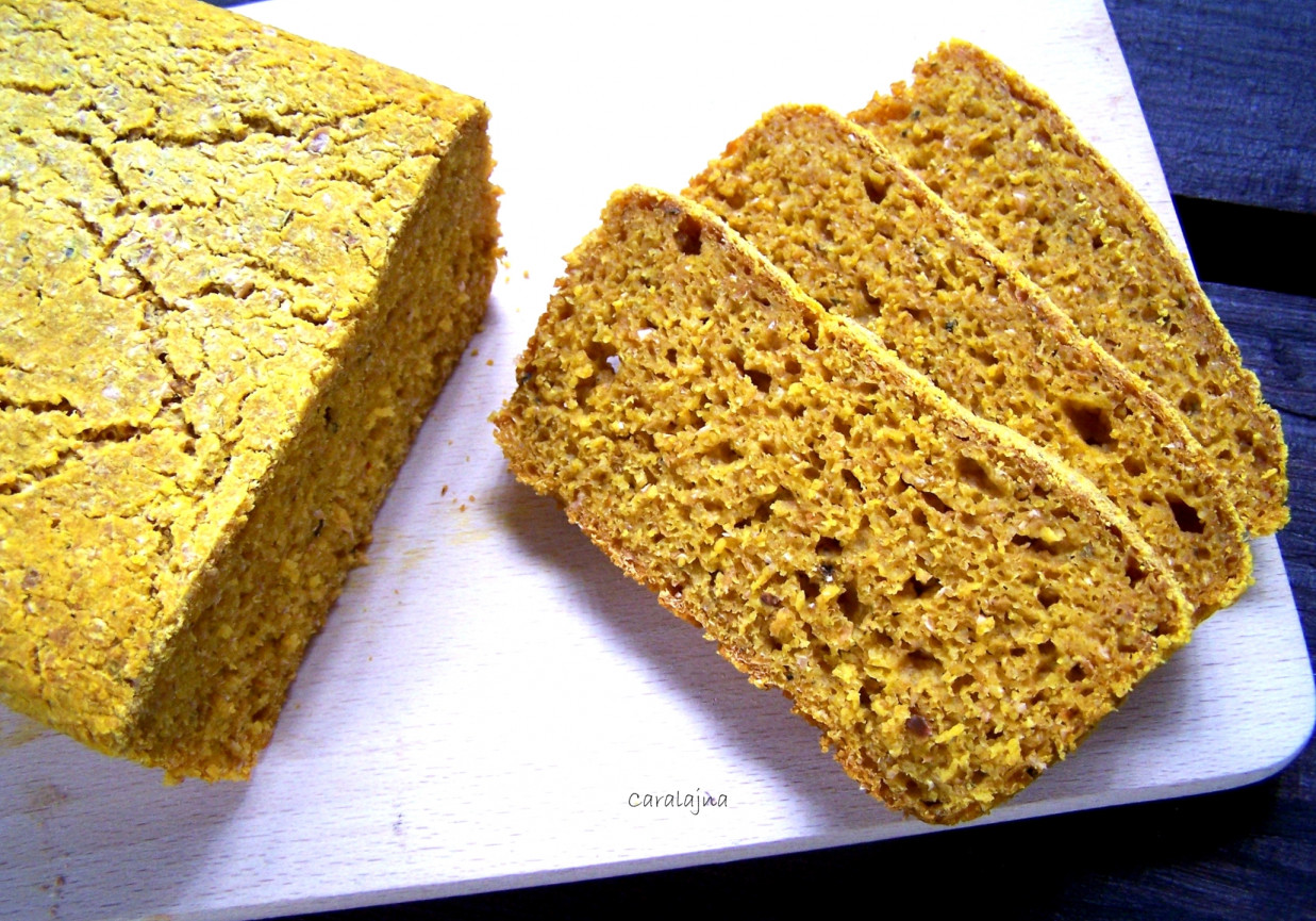 chlebek eksperymentalny pszenno żytni z dynią i polentą foto