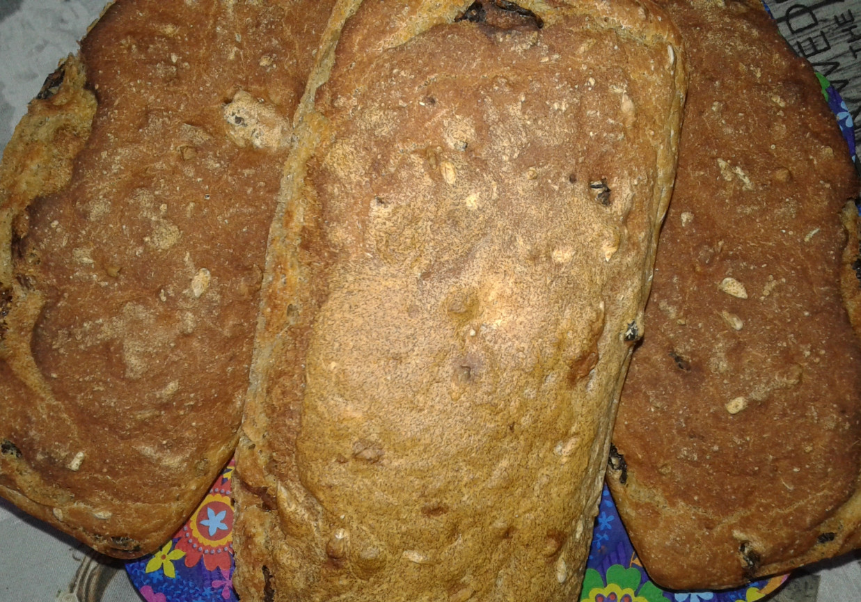 Chlebek figowo - rodzynkowy foto