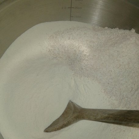 Krok 1 - Chlebek krupczatkowo - orkiszowy z rodzynkami królewskimi foto