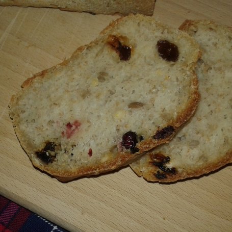 Krok 11 - Chlebek krupczatkowo - orkiszowy z rodzynkami królewskimi foto