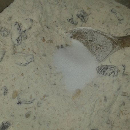 Krok 3 - Chlebek krupczatkowo - orkiszowy z rodzynkami królewskimi foto