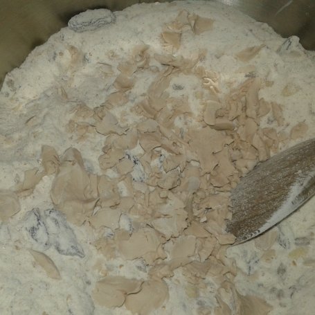 Krok 5 - Chlebek krupczatkowo - orkiszowy z rodzynkami królewskimi foto