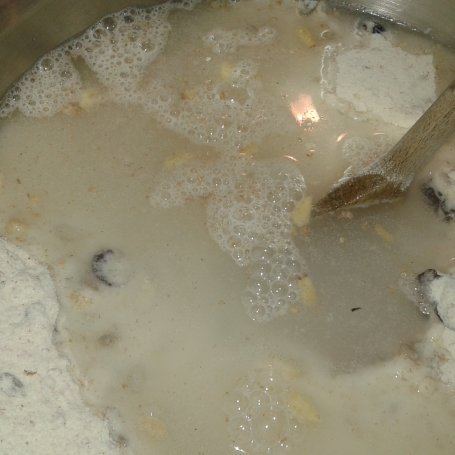 Krok 6 - Chlebek krupczatkowo - orkiszowy z rodzynkami królewskimi foto