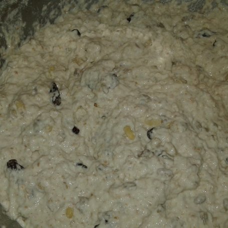 Krok 7 - Chlebek krupczatkowo - orkiszowy z rodzynkami królewskimi foto