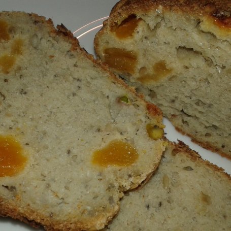 Krok 12 - Chlebek morelowo - pistacjowy na mące chlebowej foto