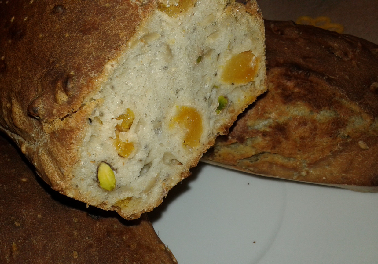 Chlebek morelowo - pistacjowy na mące chlebowej foto