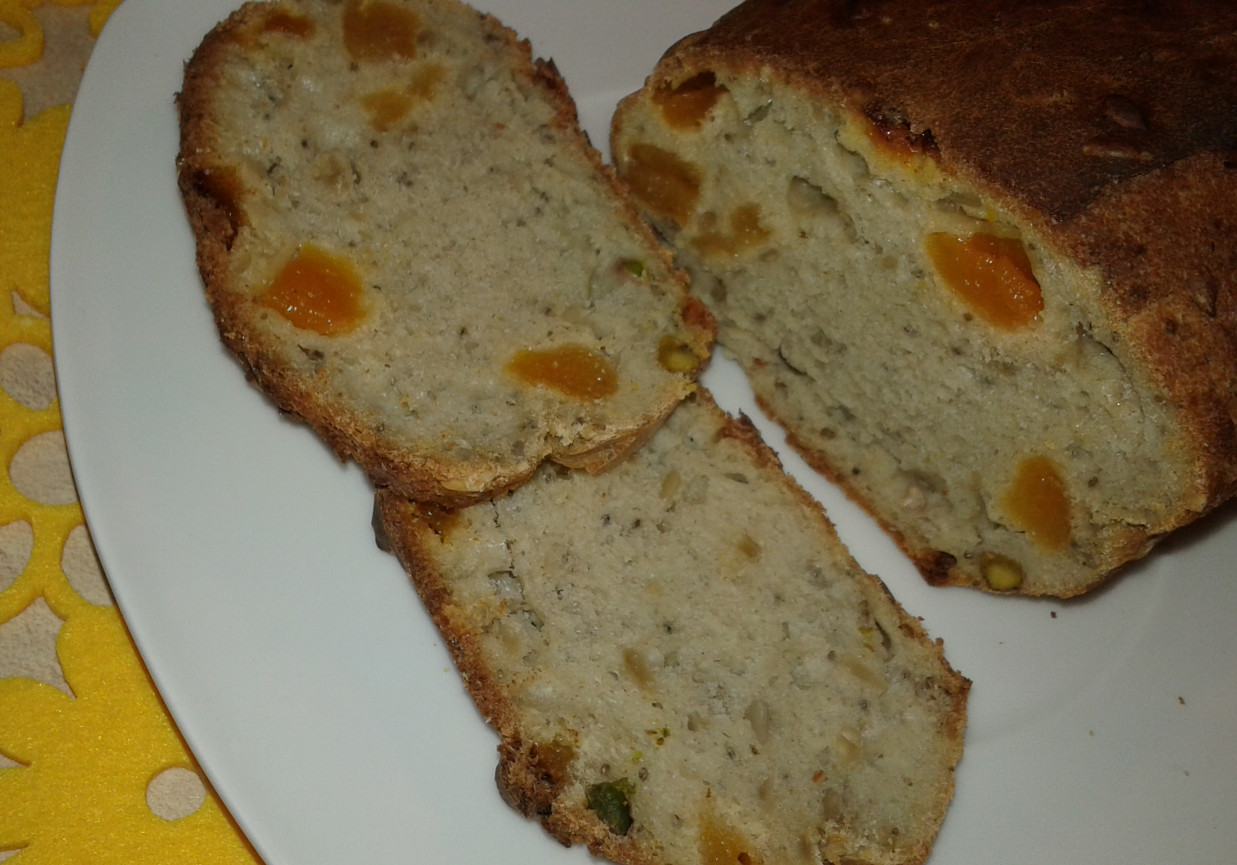 Chlebek morelowo - pistacjowy na mące chlebowej foto