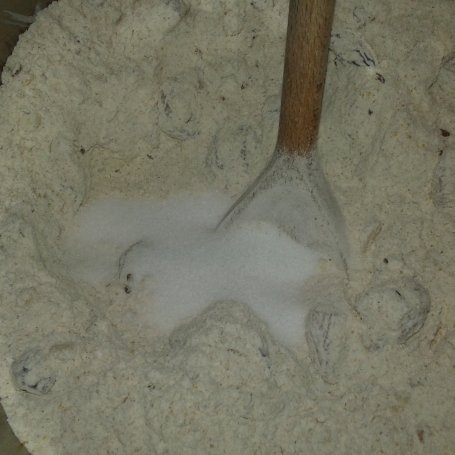 Krok 7 - Chlebek orzechowo - morelowo - rodzynkowy na maślance foto