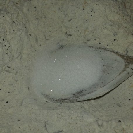 Krok 3 - Chlebek rodzynkowo - żurawinowy z chia foto