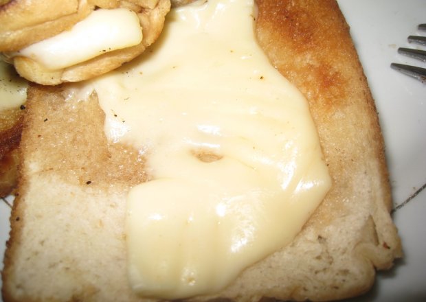 Fotografia przedstawiająca Chlebek smażony z serem