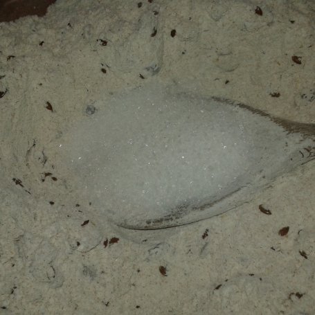 Krok 3 - Chlebek z mąki mieszanej z bakaliami foto