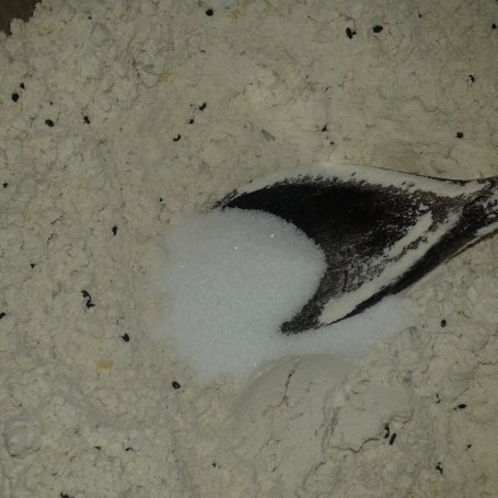 Krok 4 - Chlebek z ziarnami na mące chlebowej foto