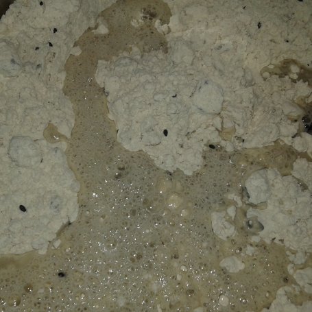 Krok 6 - Chlebek z ziarnami na mące chlebowej foto