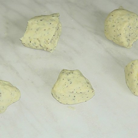 Krok 3 - Chlebki z oregano foto