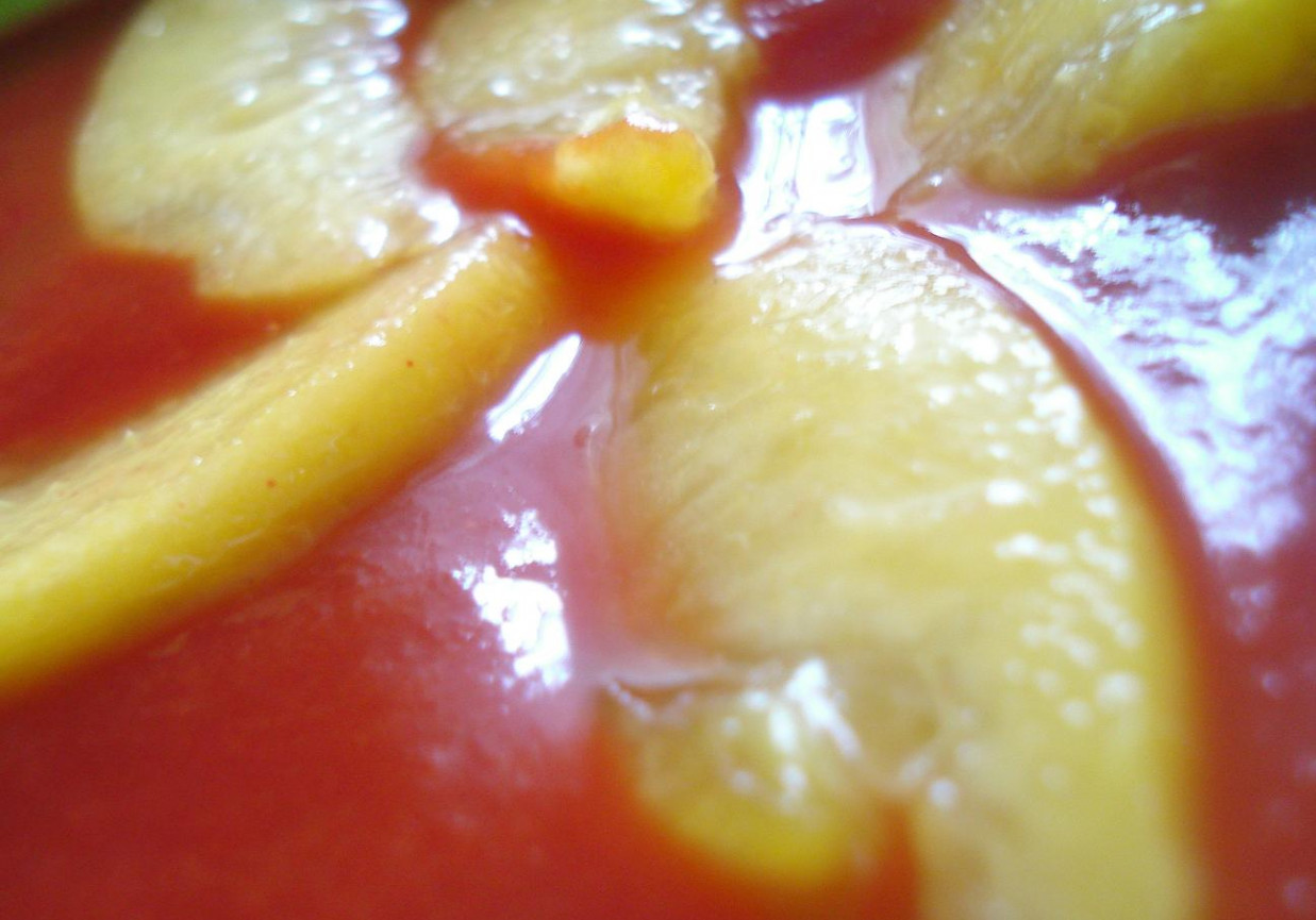 Chłodnik pomidorowy z brzoskwinią foto